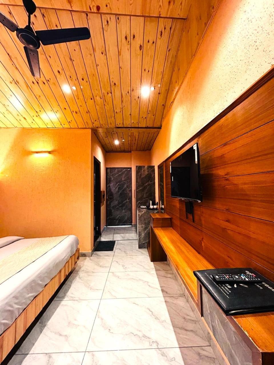 Living On The Edge A Luxury Stay 무소리에 외부 사진